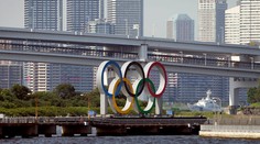 V olympijskej dedine popíjali športovci na ulici, môžu ich vylúčiť z hier