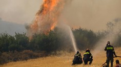 Za sobotu hlásia 71 požiarov, šíreniu pomáha vietor. V Grécku vyhlásili stupeň vysokého rizika pred ohňom