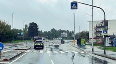 Policajti zrazili staršiu ženu na priechode pre chodcov. Previezli ju do nemocnice