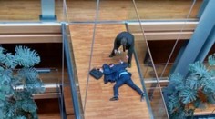 Britský poslanec je už pri vedomí, krvné zrazeniny v mozgu sa nepotvrdili