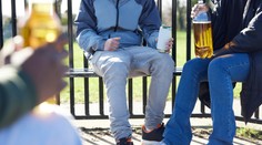 Častá chyba pri výchove. Ochutnávanie alkoholu deťmi môže neskôr viesť k závislosti