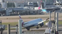 VIDEO: Silný vietor sa hral s lietadlom pri pristávaní. Piloti tesne zabránili tragédii