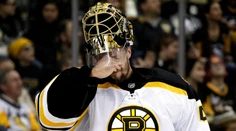 VIDEO-NHL: Halák nezabránil prehre Bostonu, Ovečkin ťahú skvelú sériu