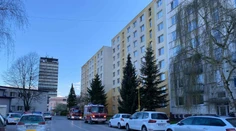 Po výbuchu v paneláku v Považskej Bystrici evakuovali 26 ľudí, statik im povolil vrátiť sa domov