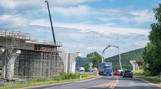 Výstavba R2 pri Mýtnej bude meškať vyše roka, hoci cestu mali otvoriť už o pár dní