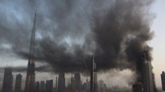 Veľký požiar v Dubaji. Nad mestom sa vzniesli kúdoly hustého dymu