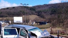 Zrážka auta s nákladným autom v Bzinciach pod Javorinou si vyžiadala život vodiča (†41)