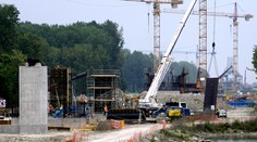 Diaľnica D4 je ohrozená. Môže za to škandál s nekvalitným materiálom