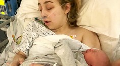 Tínedžerka upadla do kómy po tom, čo sa sťažovala na bolesti hlavy. Keď sa prebudila, zažila šok