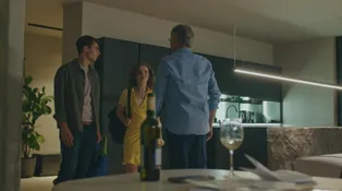 Toto je on. Filipov otec sa zjaví nečakane a zdá sa, že má so synom plány