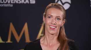 Simona svojimi dáždnikmi premieňa ulice na galérie
