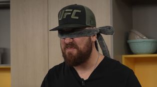 Martin Novák ochutnáva jedlá