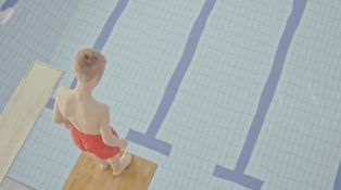 Červené pásky ukážka - Hugo je späť