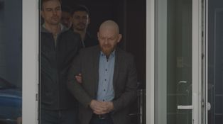 Laurin plán zafungoval. Oliver skončil v putách