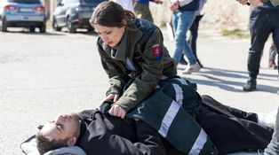 Max zachránil Evu vlastným telom Max zachránil Evu vlastným telom