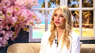 Nelly v Bez ruže o Lauriných klamstvách