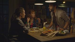 Romantická večera v trojici? Adam to nezvládne