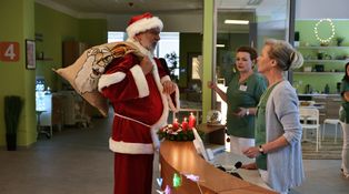 Sestričky - Prichádza pacient Santa