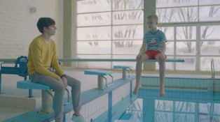 Červené pásky ukážka - Erikove mysteriózne stretnutie s Hugom