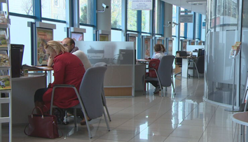 Vyššie poplatky či nedostupnejšie úvery. Vláda chce zdaniť banky a experti avizujú, čo bude nasledovať