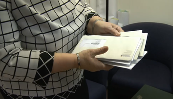 Neuveriteľná drzosť! Dôležitú poštu si namiesto schránok našli v smetnom koši