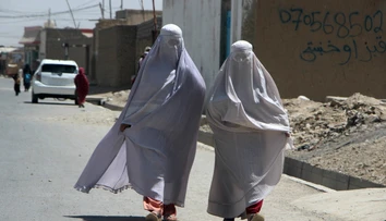 Ďalšia rana pre afganské ženy. Taliban im napriek sľubom opäť okliesnil práva