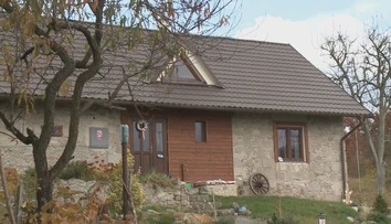 Je na neho vydaný medzinárodný zatykač. Sused však tvrdí, že Jána Kaľavského nedávno videl na chate