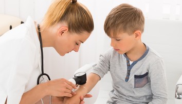 Najsmrteľnejší typ rakoviny kože ohrozuje aj deti. Takto ho včas odhalíte