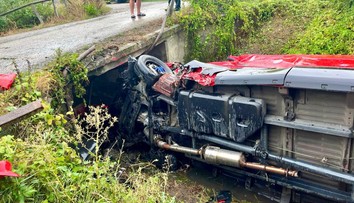 Tragická nehoda na juhu Slovenska. Vodič dodávky zišiel do priekopy a narazil do mosta