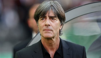 S Nemeckom vyhral MS a zaznamenal aj ďalšie úspechy. Legendárny kouč má záujem viesť Anglicko