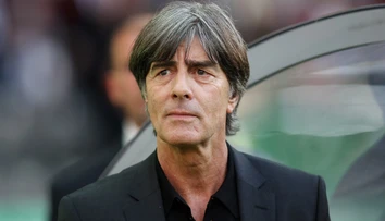 S Nemeckom vyhral MS a zaznamenal aj ďalšie úspechy. Legendárny kouč má záujem viesť Anglicko