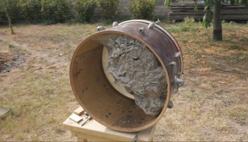 Otvoril starý bubon a zostal v šoku. Peter sa chystal opraviť hudobný nástroj, jeho obsah ho však prekvapil