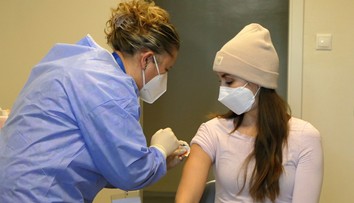 EMA posudzuje 3. dávku vakcíny od Pfizer/BioNTech pre deti vo veku 12-15 rokov