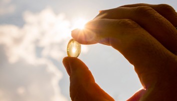 Slováci počas leta zabúdajú na dôležitý vitamín. Farmaceut poukázal na chybu, ktorú robia mnohí