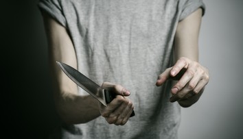 Študent v Nórsku útočil v škole kuchynským nožom, zranil štyri osoby