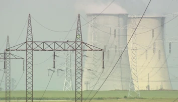 Cenu elektriny pre domácnosti zastropovali aj na ďalší rok. Pomoci sa dočkajú aj samosprávy