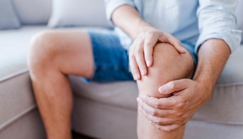 Príznaky, ktoré signalizujú artritídu. Neignorujte ich, včasná diagnostika vás ušetrí mnohej bolesti