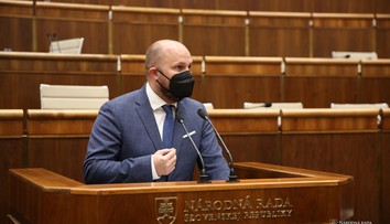 Rezort obrany podal trestné oznámenie na poslancov Kotlebu a Mazureka za šírenie poplašnej správy