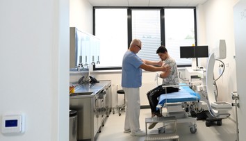 Ambulancie podpísali zmluvy so zdravotnými poisťovňami. Avšak len na mesiac