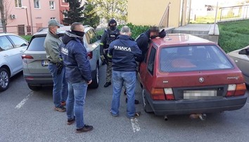 Razia NAKA vo Veľkom Krtíši: Muž vydieral exekútorku mafiánskymi praktikami z 90. rokov