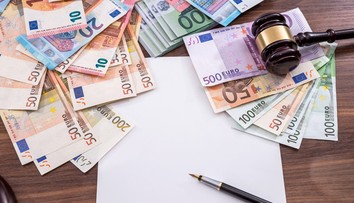 Zadržali štvoricu mladíkov, ktorí sa cez internetbanking dostali k miliónom