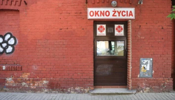 Šokujúce rozhodnutie rodičov z Poľska. Opustili svoju šesťročnú dcéru, nechali ju v hniezde záchrany