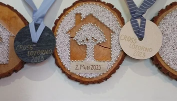 Účastníci bežeckých pretekov v Lozorne dostali špeciálne pamätné medaily