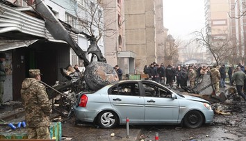 Pád vrtuľníka na Ukrajine má najmenej 16 obetí: Vyšetrovatelia pracujú s tromi verziami príčiny tragédie