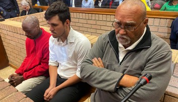 Prípad, ktorý pobúril Juhoafrickú republiku. Farmári mali zastreliť dve ženy a ich telá hodiť prasatám