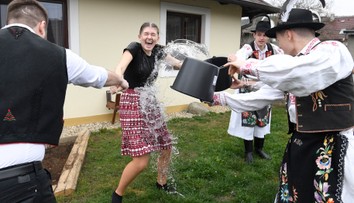 Veľkonočné zvyky a tradície. Etnologička prezradila, aký je význam šibačky a oblievačky
