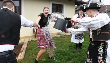 Veľkonočné zvyky a tradície. Etnologička prezradila, aký je význam šibačky a oblievačky