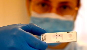 NCZI zverejnilo, ktoré vekové kategórie majú najčastejšie pozitívny výsledok PCR testu