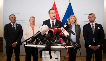 Rezignoval rakúsky vicekancelár. Vládne zákazky vymenil za peniaze od ruskej darkyne