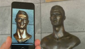 Bola na smiech, teraz ju nahradili. Pozrite si novú bustu Cristiana Ronalda